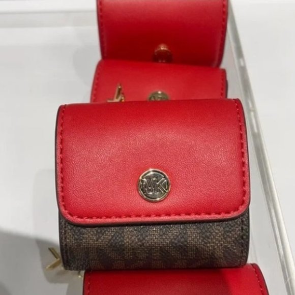 Michael Kors Jet Set Travel AirPod Case - Picture 1 of 4